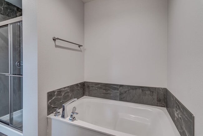Building Photo - Beautiful, BRAND-NEW 3-bedroom, 2-bath hom...