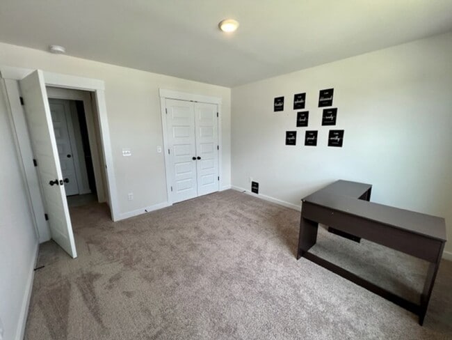 Building Photo - Beautiful 4 Bed/ 3.5 Bath Home in Newly Built Rivers Edge!