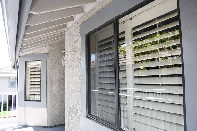 Building Photo - Newly remodeled and updated