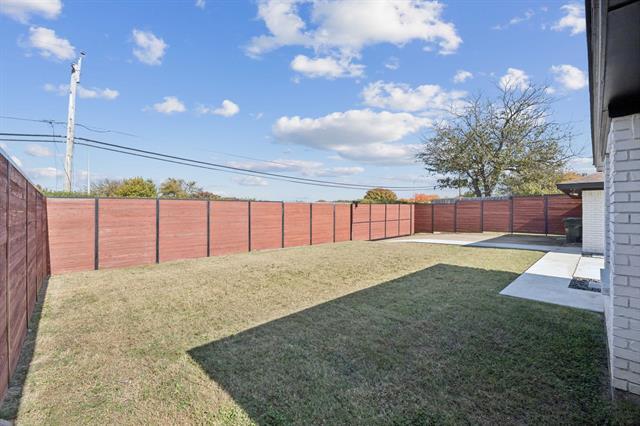 Building Photo - 2833 Meadowbrook Dr