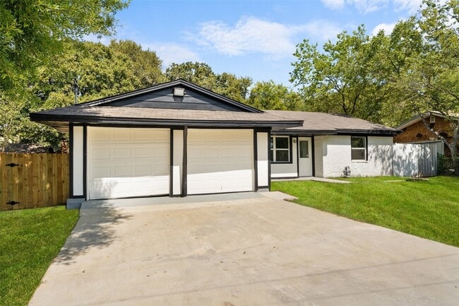 Building Photo - 12721 Dodson St