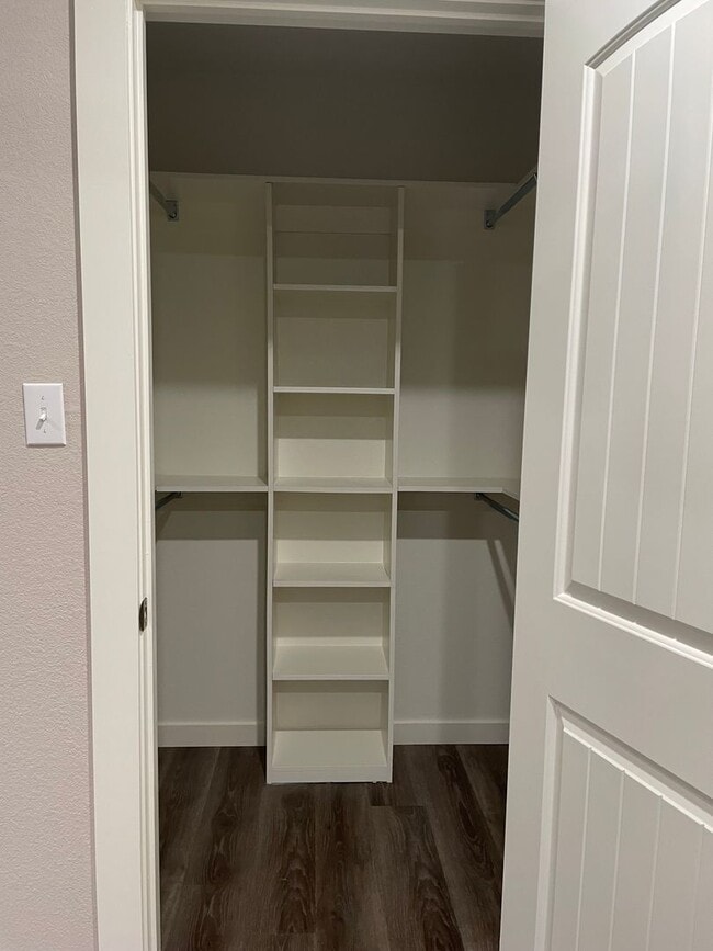 Building Photo - Three Bedroom/Two Bath home--ASK ABOUT MOVE IN SPECIAL