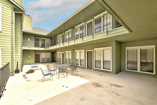 Building Photo - 2706 Salado St