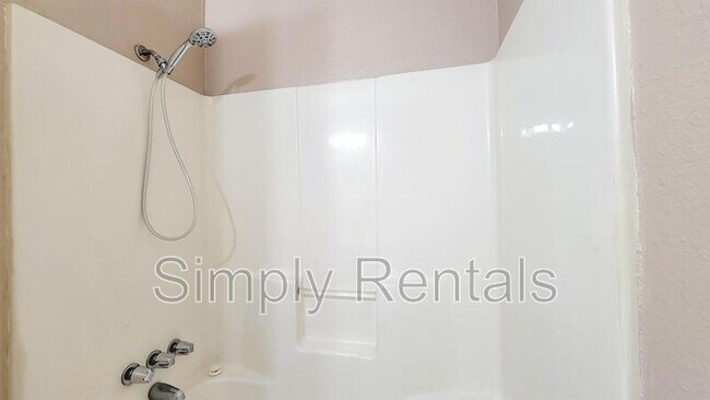 Building Photo - 400 Bill Bradford Rd