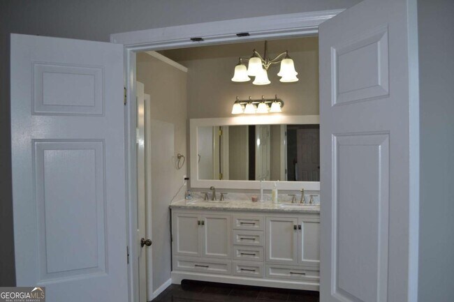 Building Photo - 1620 Grand Jct