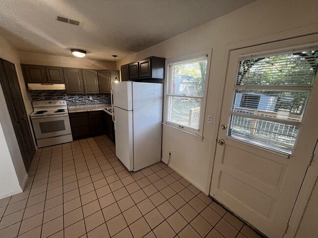 Building Photo - 6805 Reelfoot Lake Ct