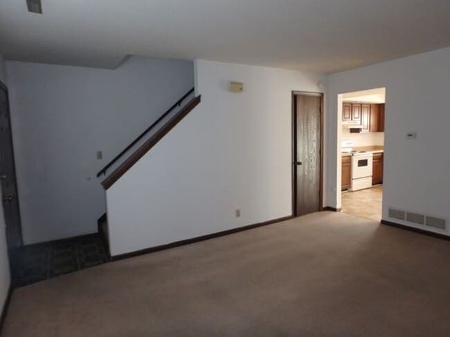 Building Photo - Nice 3 Bed 1.5 Bath Duplex SW Columbia!