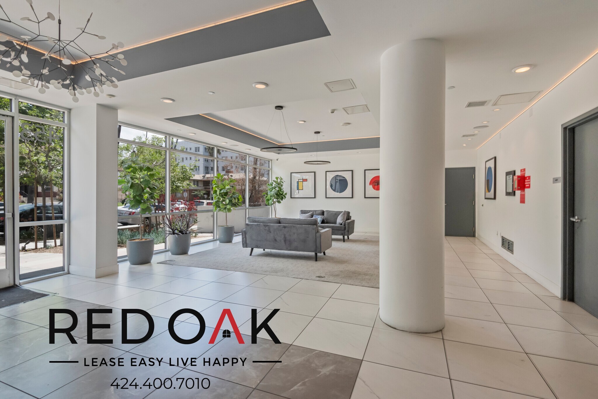 Building Photo - 453 S Kenmore Ave