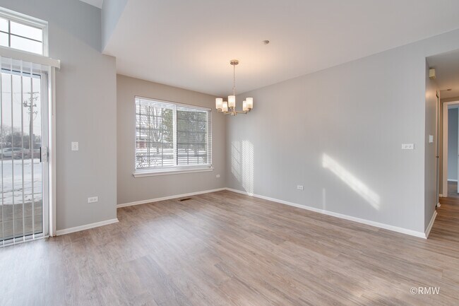 Building Photo - 460 Mayflower Ln