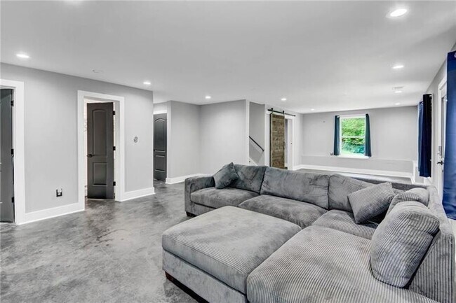 Building Photo - 3355 E Gate Dr