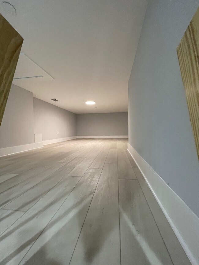 Building Photo - 51 Yacht Club Dr NE