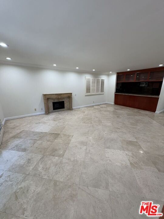 Building Photo - 8909 Burton Way
