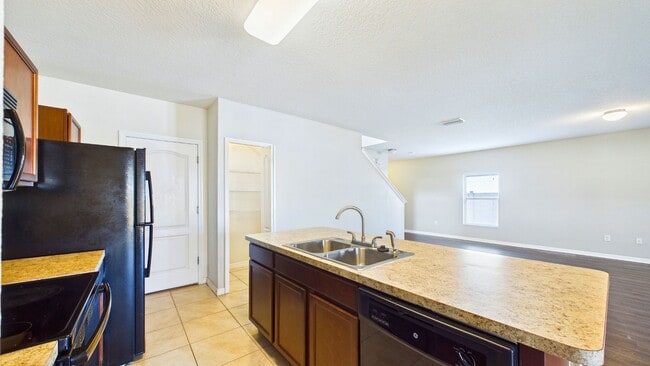 Building Photo - 4-Bedroom Home with Spacious Layout in Ayersworth Glen – Wimauma, FL
