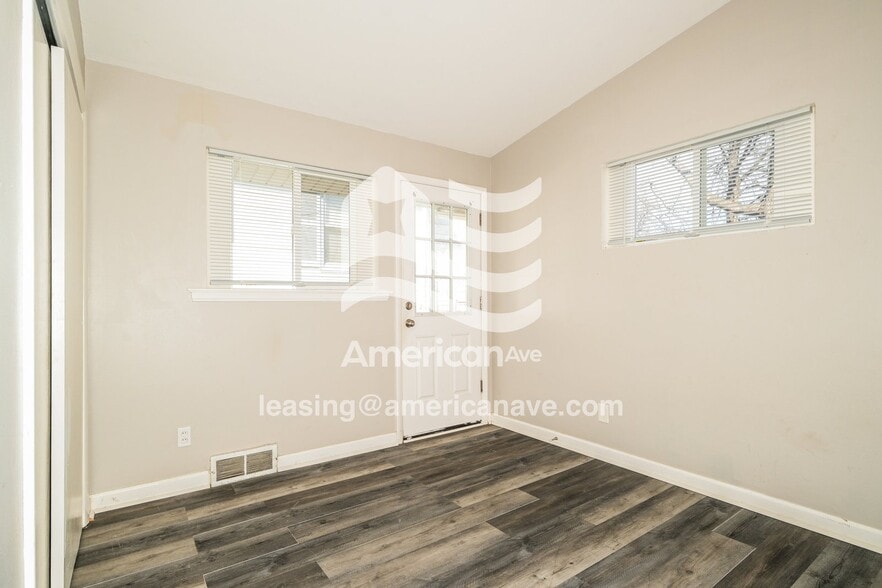 Building Photo - 10819 Kingbee Pl