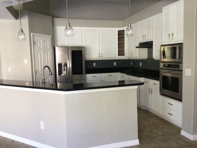 Building Photo - 2533 Ridgewind Way