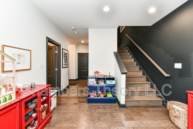 Building Photo - 42293 Ashmead Ter