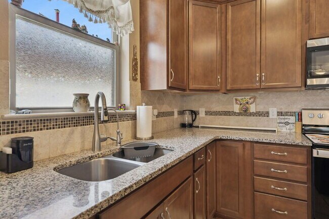 Building Photo - 5457 Animosh Ct