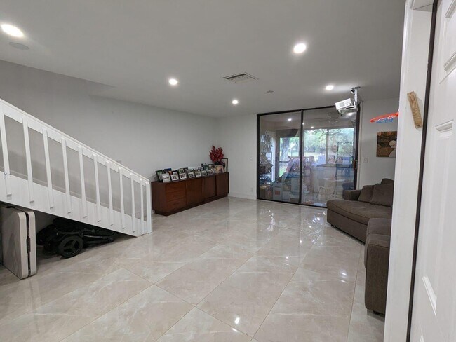 Building Photo - 7710 Lago Del Mar Dr