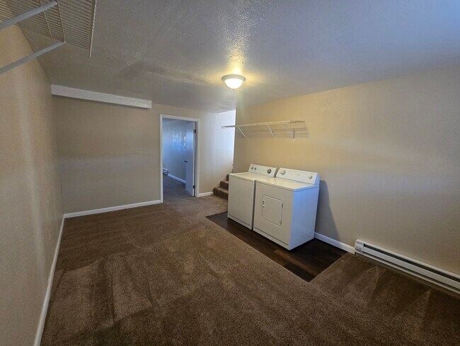 Building Photo - 432 Grandview Dr