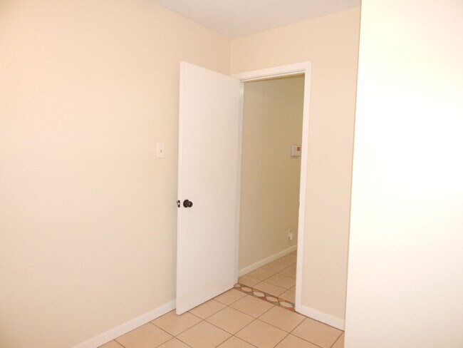 Building Photo - South Tyler, Beautiful 3 Bedroom, 2 Bath Home with RV Parking!