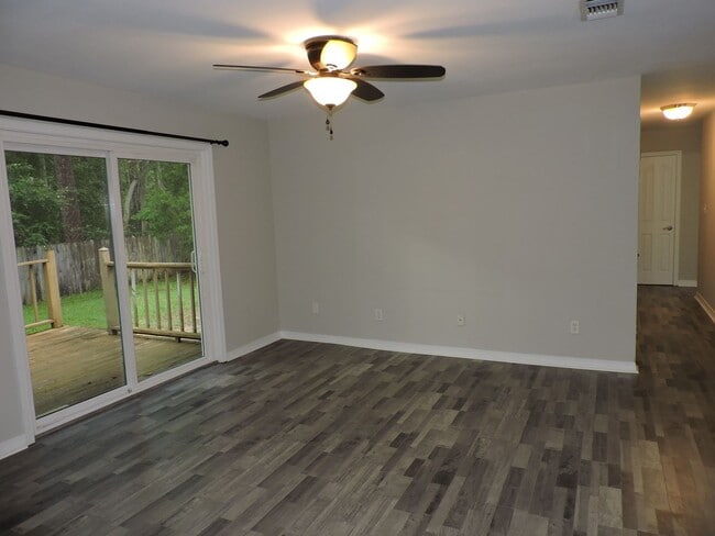 Building Photo - Convenient westside location!