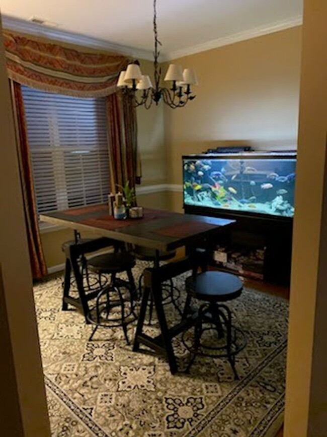 Building Photo - Charming 4-Bedroom 2.5 Bathroom Home locat...