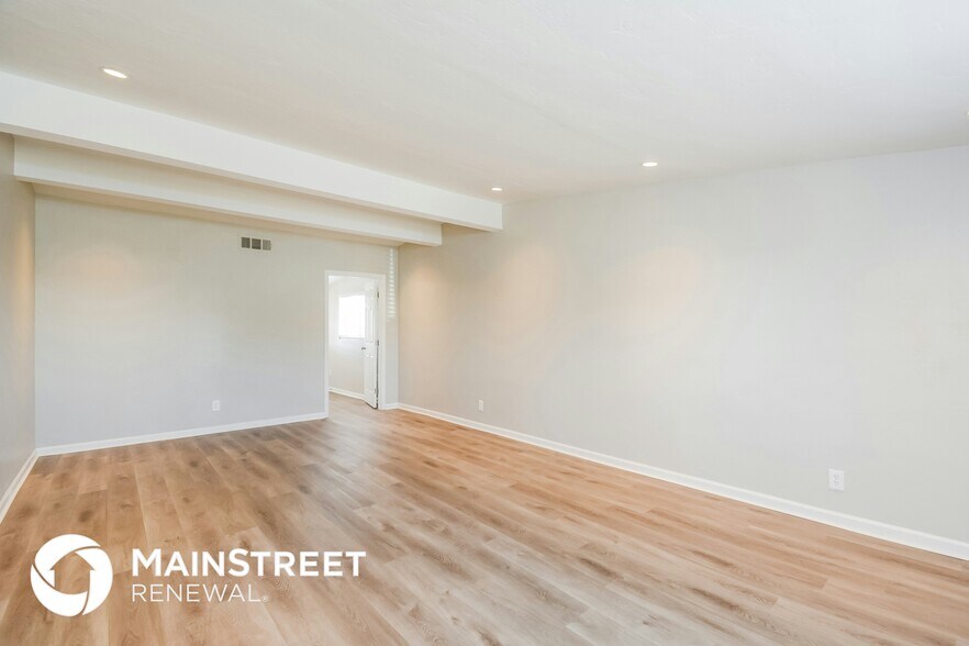 Building Photo - 1702 S Avenida Del Sol