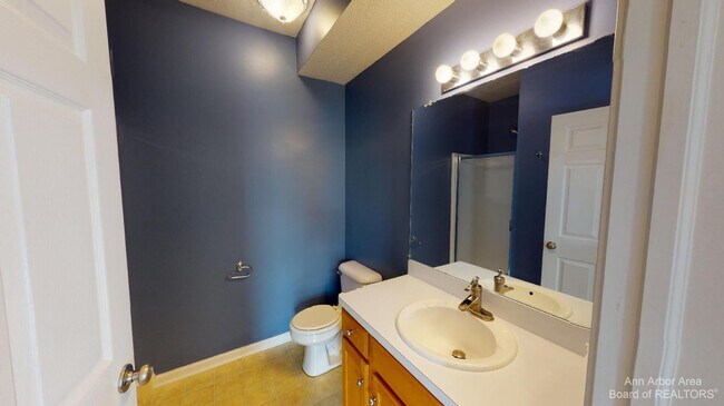 Building Photo - 1408 Fox Pointe Cir