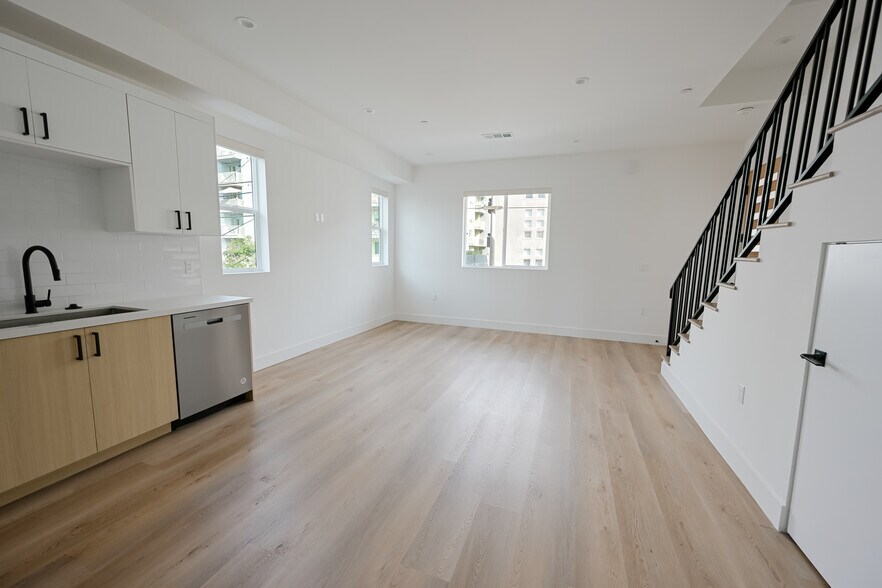 Building Photo - 11241 Morrison St