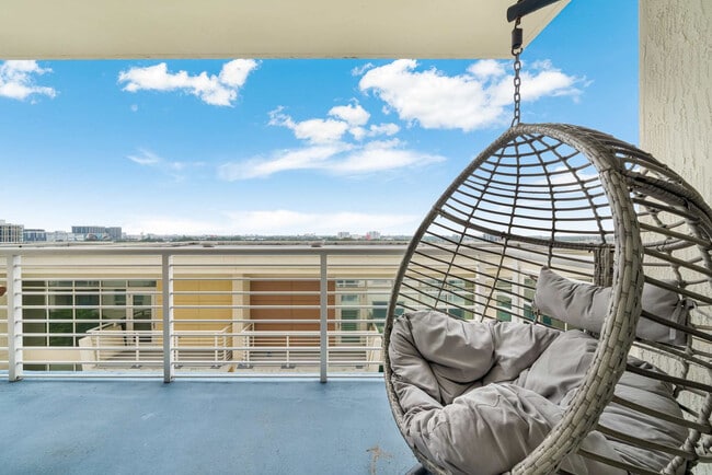 Building Photo - 3256 NE 1st Ave