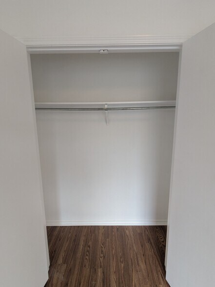 Building Photo - 2410 Cordoba Dr