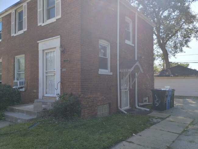 Primary Photo - 9848 S Yates Blvd