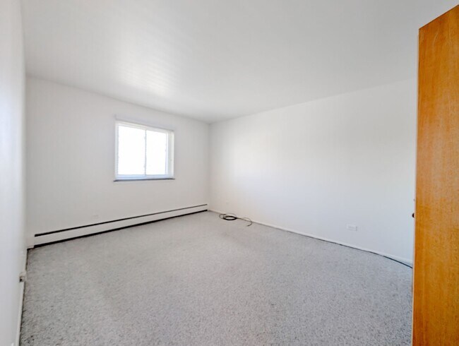 Building Photo - 801 S Dwyer Ave