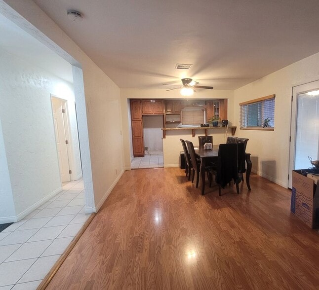 Building Photo - 10854 Marklein Ave