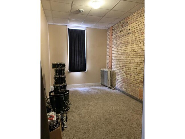 Building Photo - 57 11th Ave N