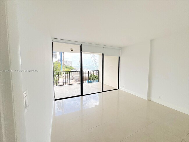 Building Photo - 1865 Brickell Ave