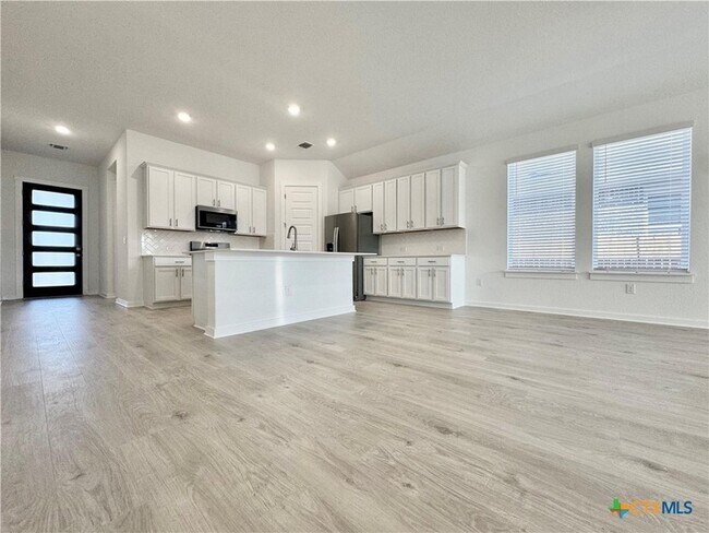 Building Photo - 329 Tinto St