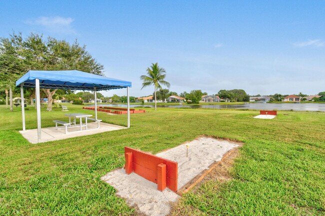 Building Photo - 715 SW St Vincent Cove