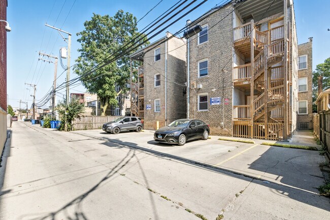 Building Photo - 6312 N Fairfield Ave
