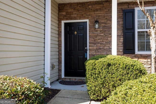 Building Photo - 317 W Oaks Trail