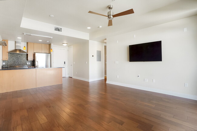 Building Photo - Amazing apartment in Jefferson Park with v...