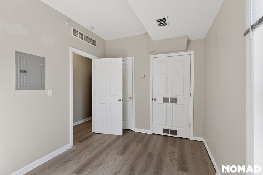 Building Photo - 558 Marston St
