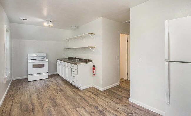 Building Photo - 1105 Lake St