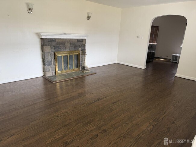 Building Photo - 2729 Woodbridge Ave