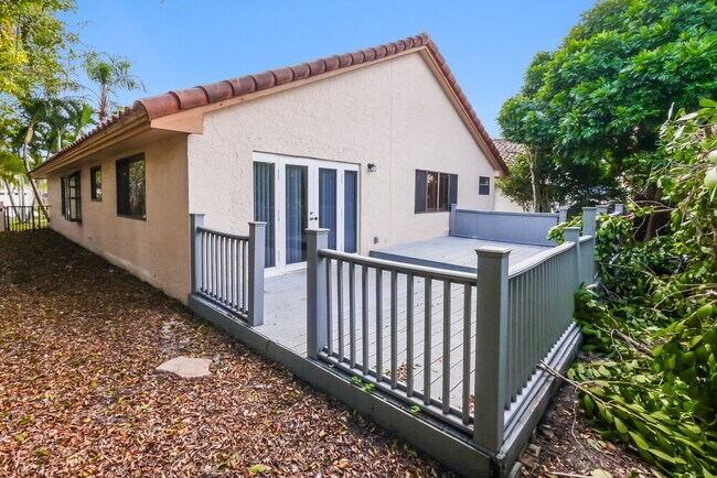 Building Photo - 575 NW 38th Ave