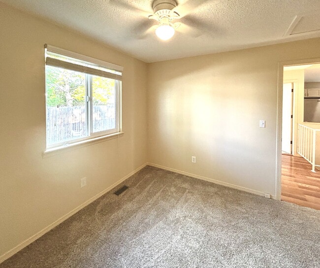 Building Photo - AVAILABLE NOW! Charming Home in the Cottonwood Community!