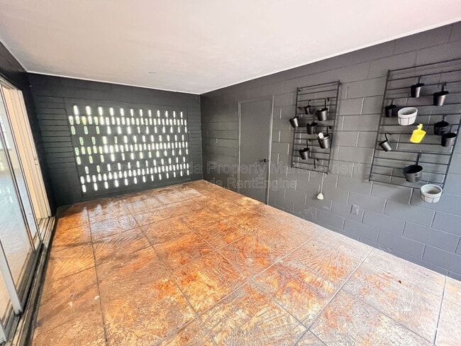 Building Photo - 2080 Thunderbird Trail