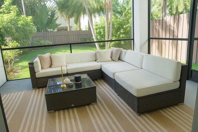 Building Photo - 1139 NE 3rd Ave