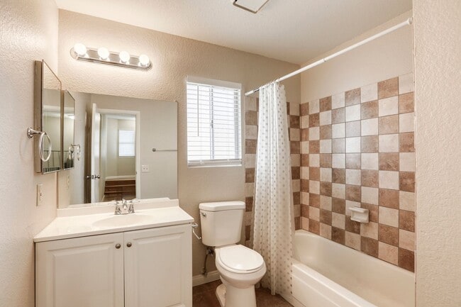 Building Photo - Beautiful 4 bedroom POOL home close to Nellis AFB!