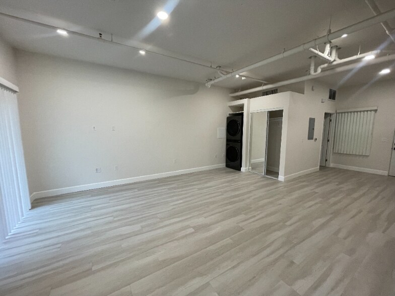 Building Photo - 2341 Ulric St